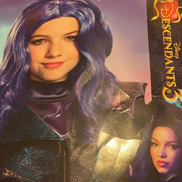 Disney Descendants 3 Mal Purple Wig - Picture 1 of 1